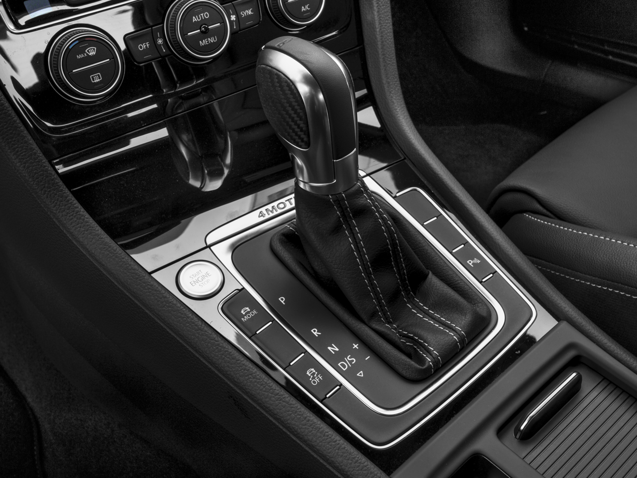 2017 Volkswagen Golf R 4-Door DSG w/DCC/Nav