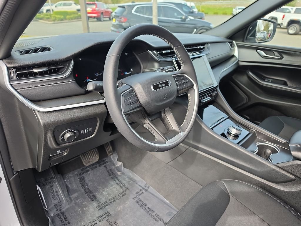 2025 Jeep Grand Cherokee Laredo 4x4