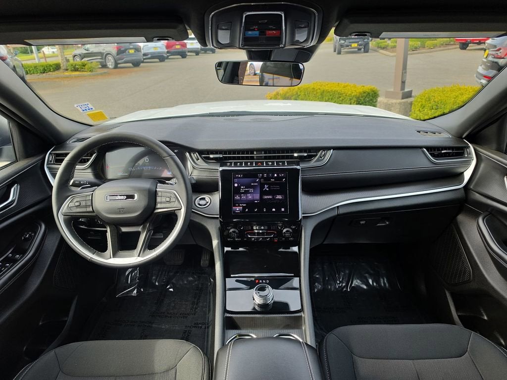 2025 Jeep Grand Cherokee Laredo 4x4