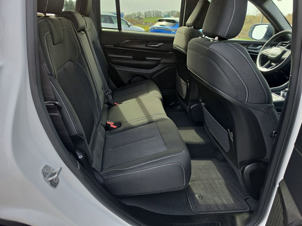 2025 Jeep Grand Cherokee Laredo 4x4