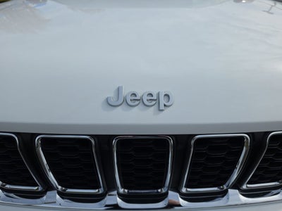 2025 Jeep Grand Cherokee Laredo 4x4