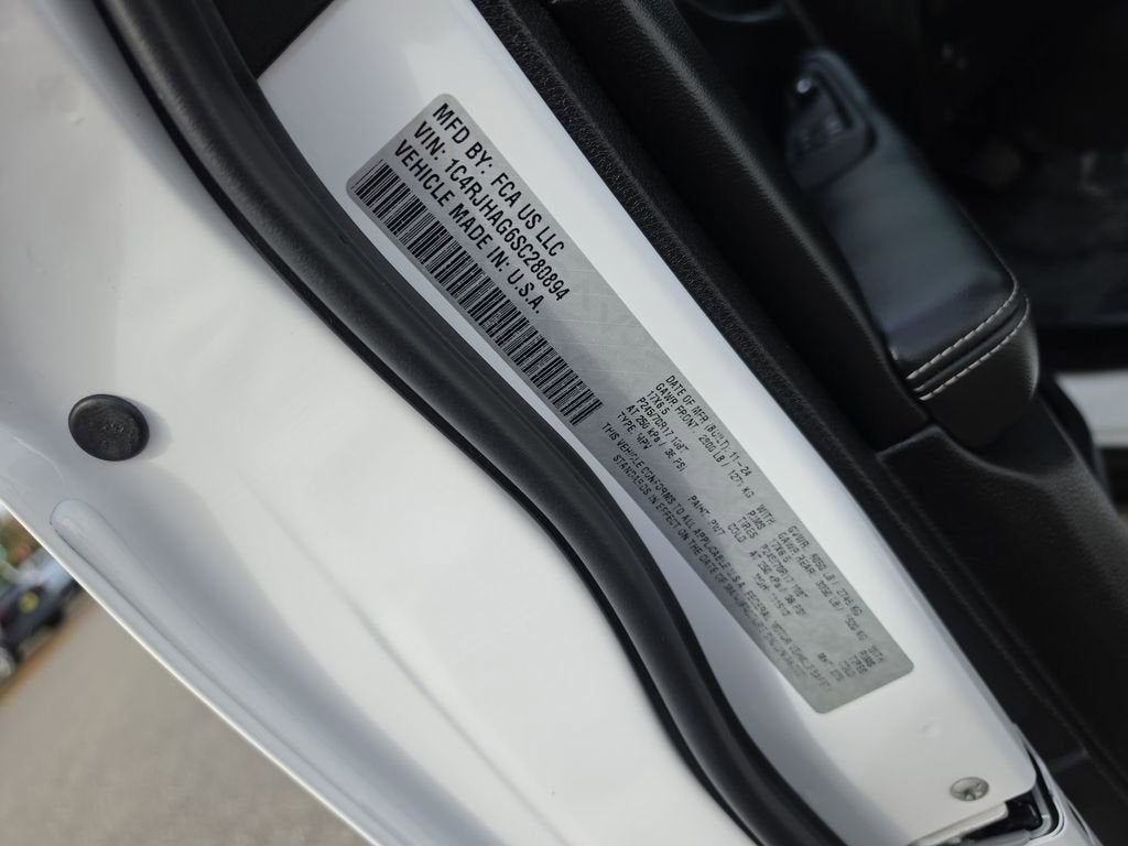 2025 Jeep Grand Cherokee Laredo 4x4