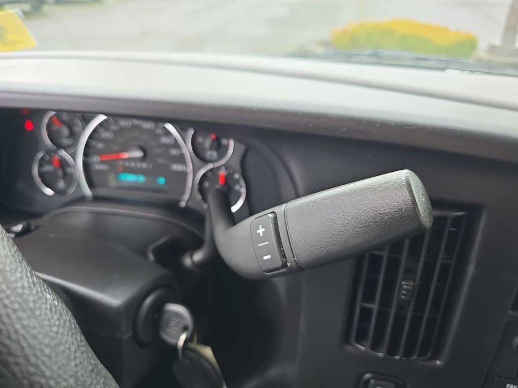 2023 Chevrolet Express Passenger 3500 1LS