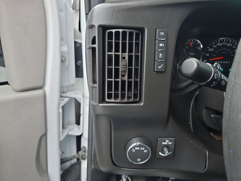 2023 Chevrolet Express Passenger 3500 1LS