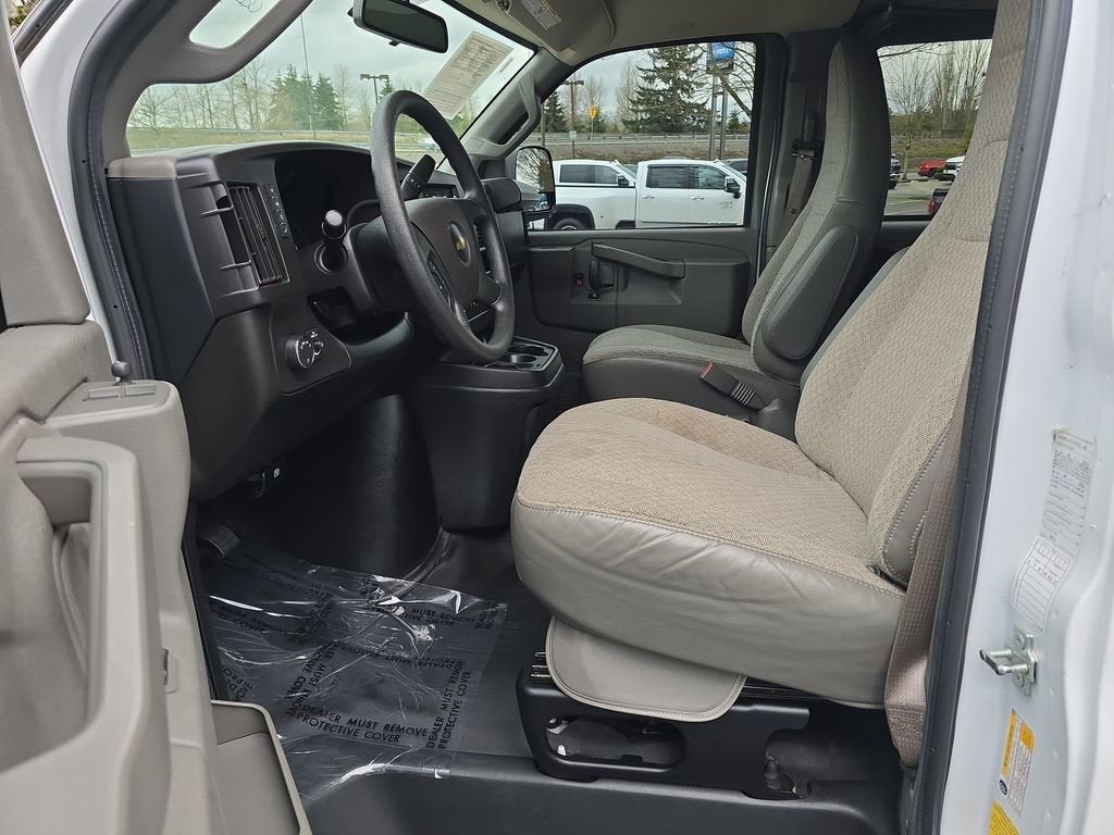 2023 Chevrolet Express Passenger 3500 1LS