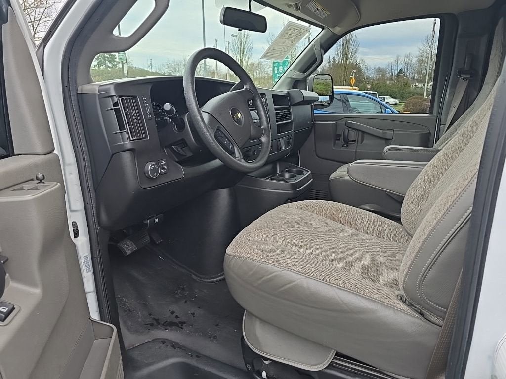 2023 Chevrolet Express Passenger 3500 1LS