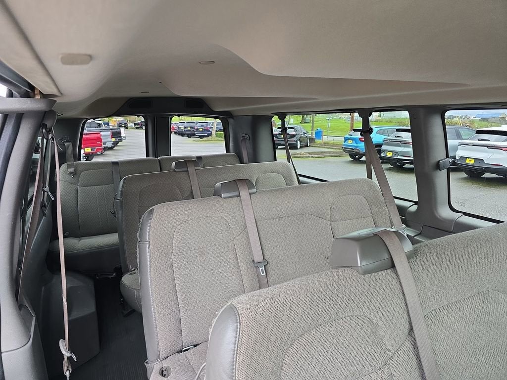2023 Chevrolet Express Passenger 3500 1LS