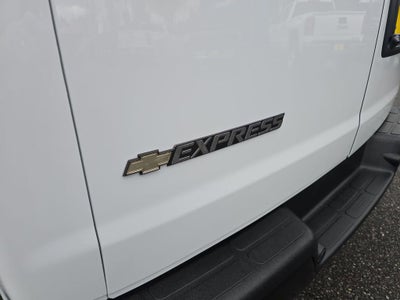 2023 Chevrolet Express Passenger 3500 1LS