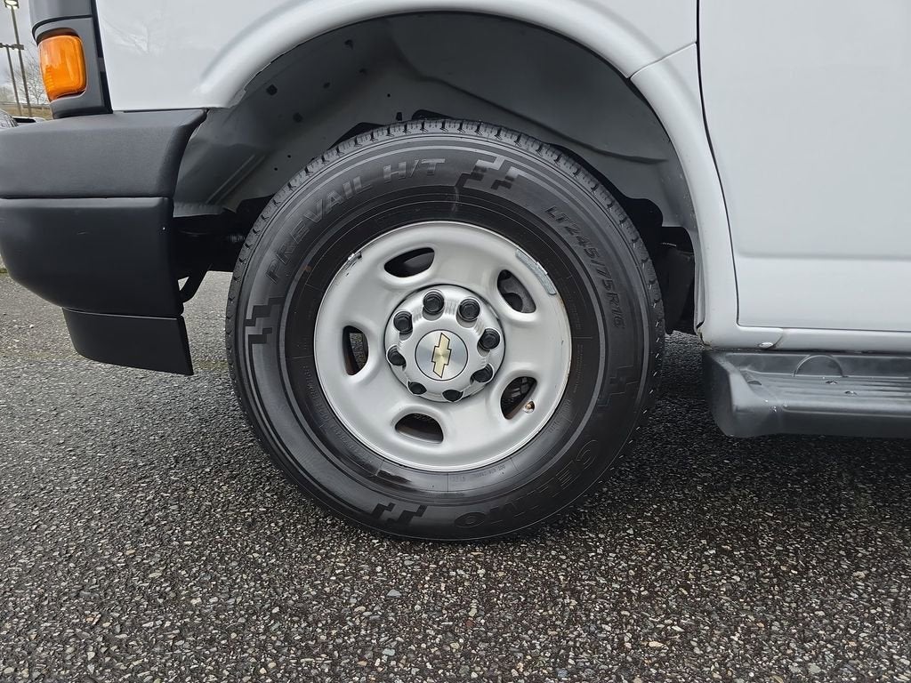 2023 Chevrolet Express Passenger 3500 1LS