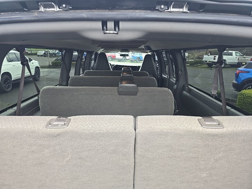 2023 Chevrolet Express Passenger 3500 1LS