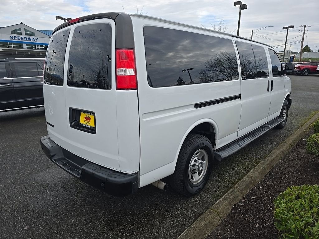 2023 Chevrolet Express Passenger 3500 1LS