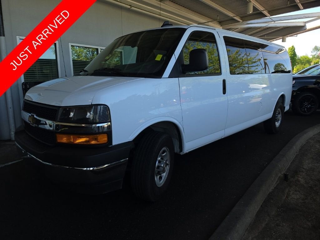 2025 Chevrolet Express Passenger 1LT