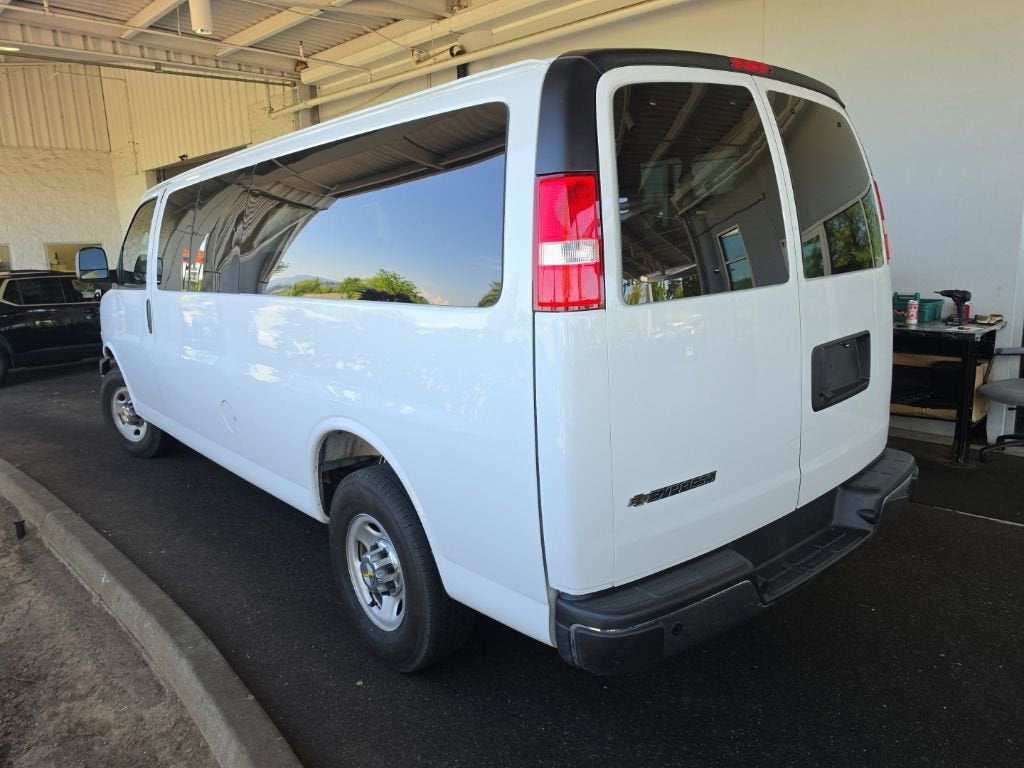 2025 Chevrolet Express Passenger 1LT