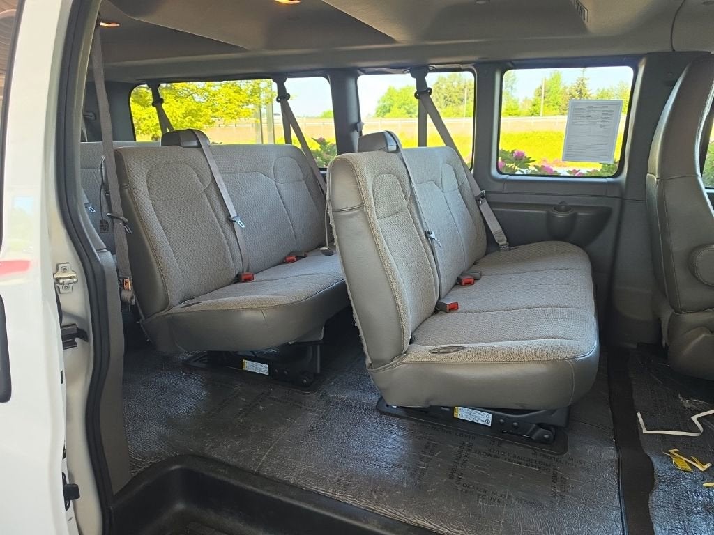 2025 Chevrolet Express Passenger 1LT