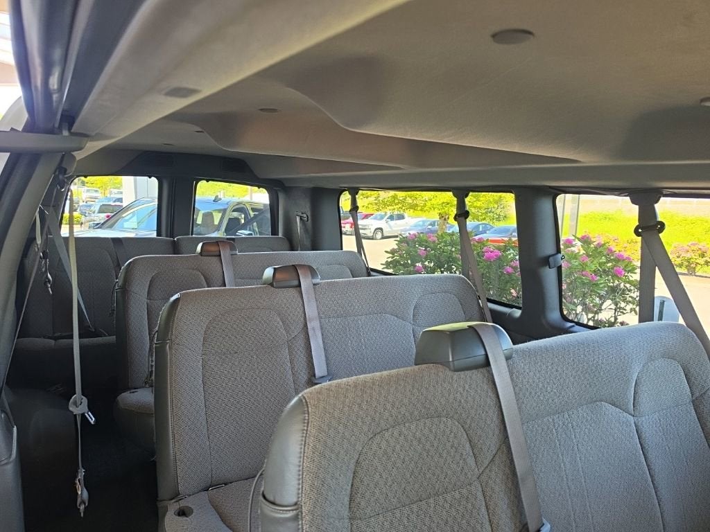 2025 Chevrolet Express Passenger 1LT