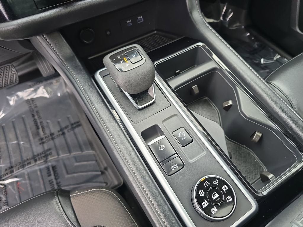 2025 Nissan Pathfinder SL 4WD