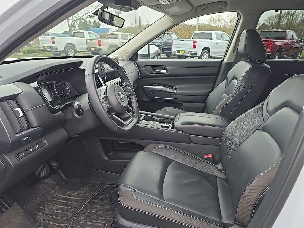 2025 Nissan Pathfinder SL 4WD