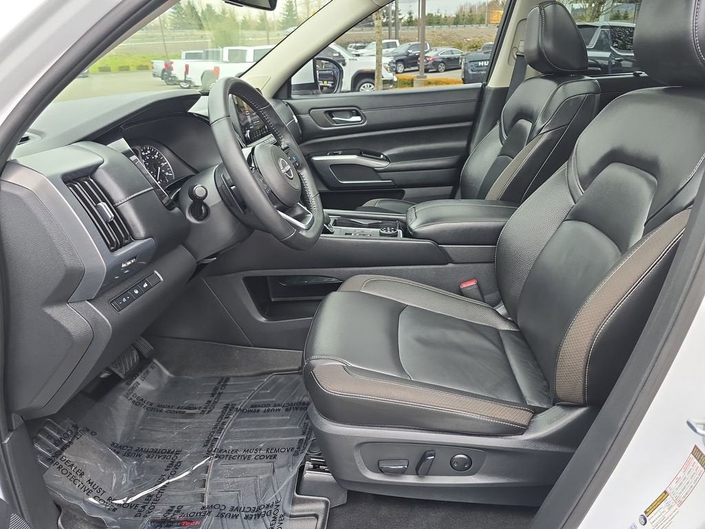 2025 Nissan Pathfinder SL 4WD