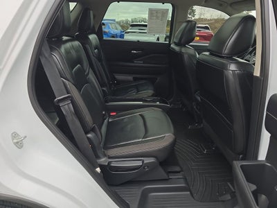 2025 Nissan Pathfinder SL 4WD