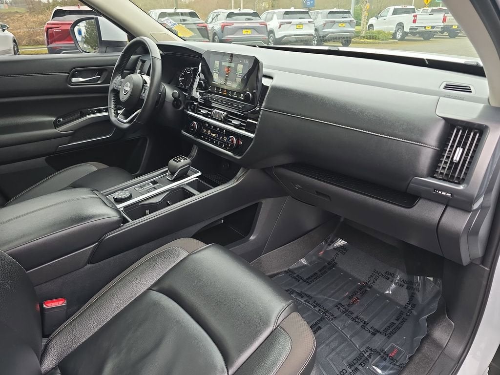 2025 Nissan Pathfinder SL 4WD