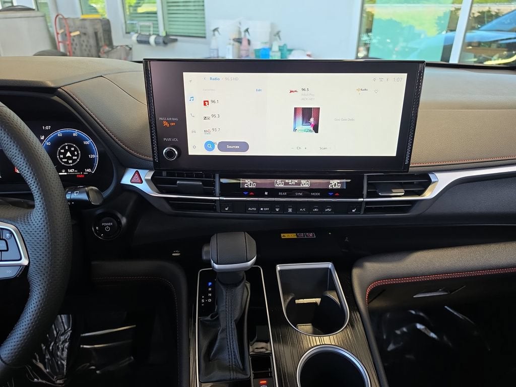 2025 Toyota Sienna LE
