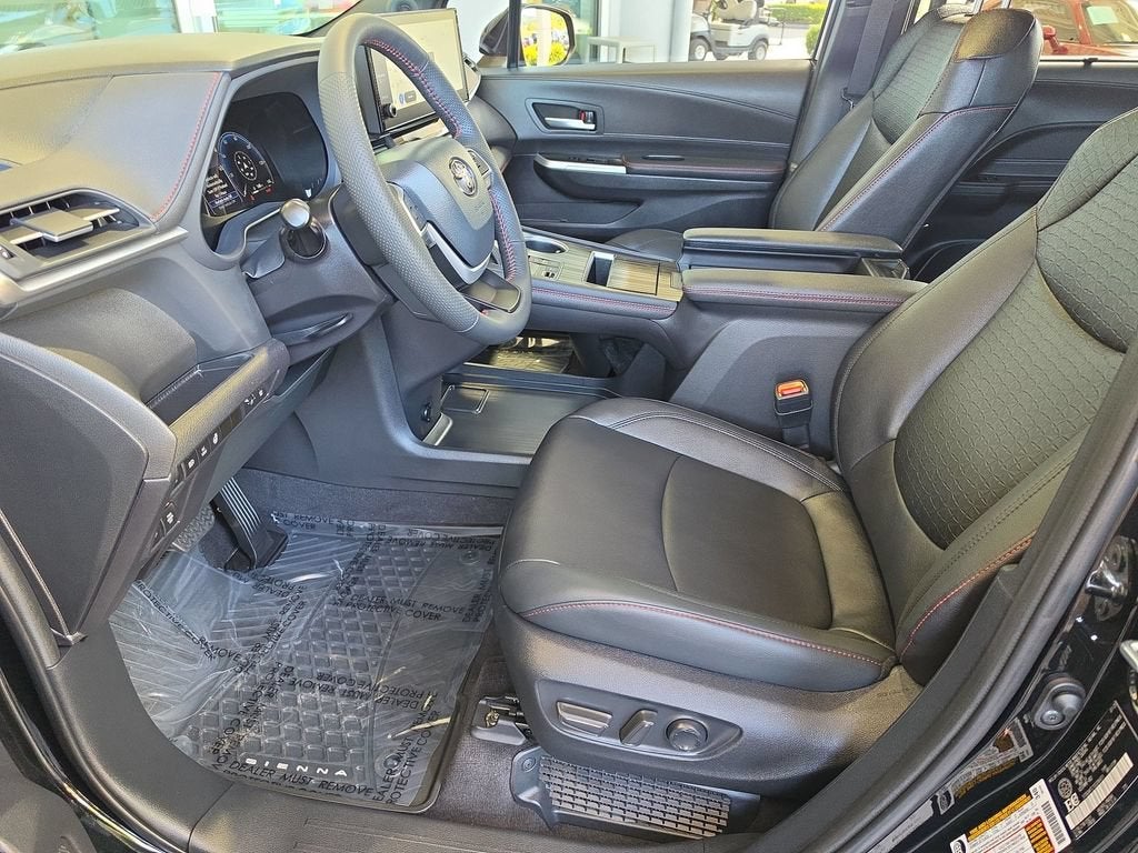 2025 Toyota Sienna LE