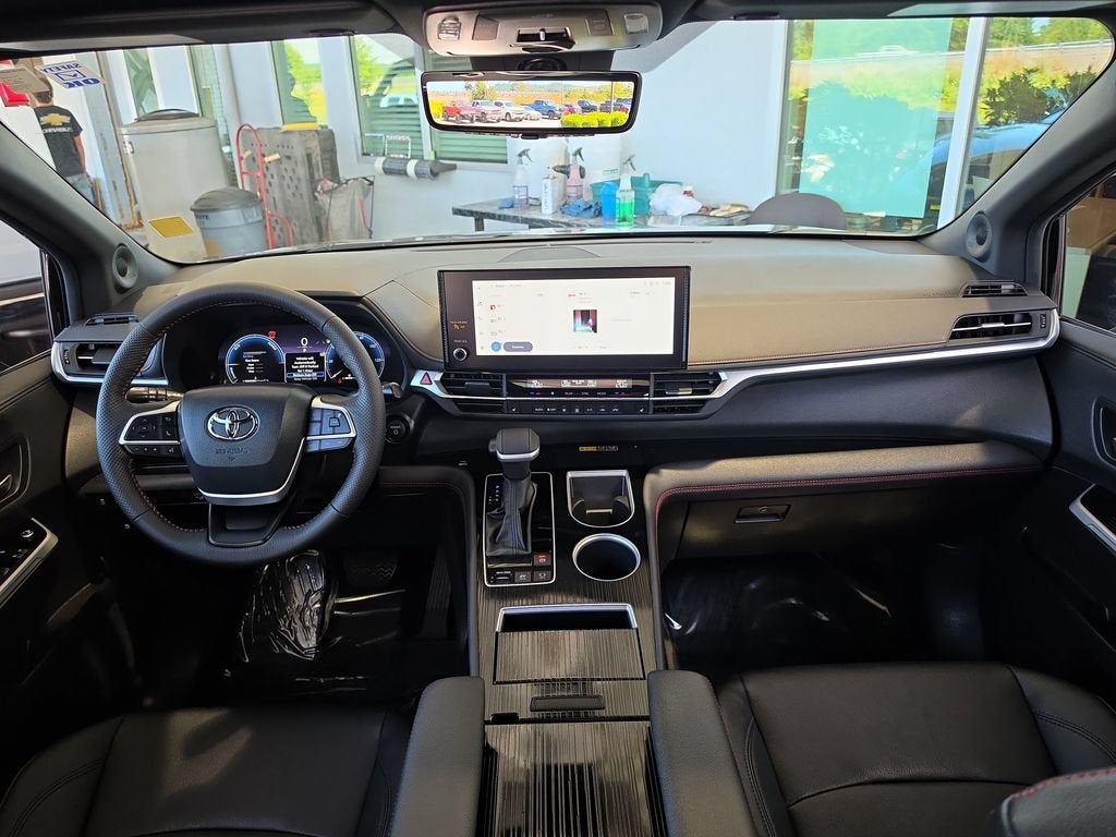 2025 Toyota Sienna LE
