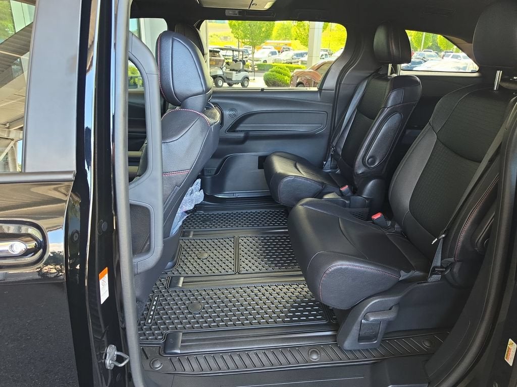 2025 Toyota Sienna LE