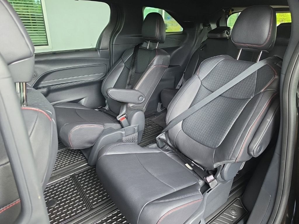 2025 Toyota Sienna LE
