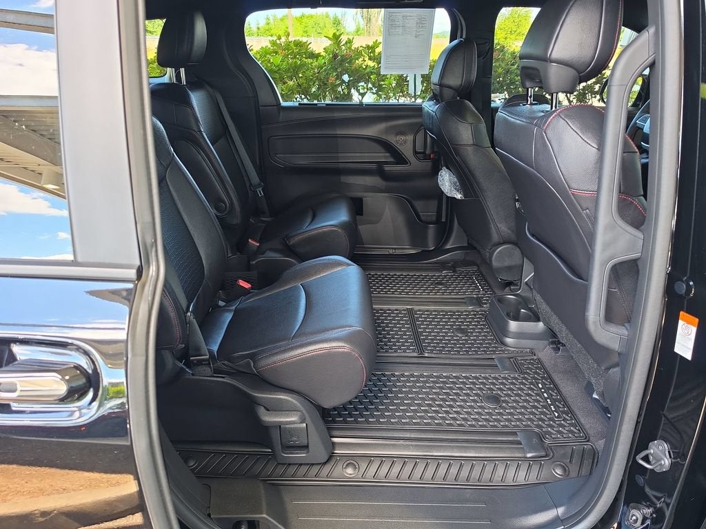 2025 Toyota Sienna LE