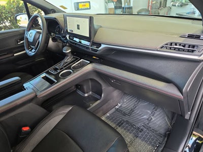 2025 Toyota Sienna LE