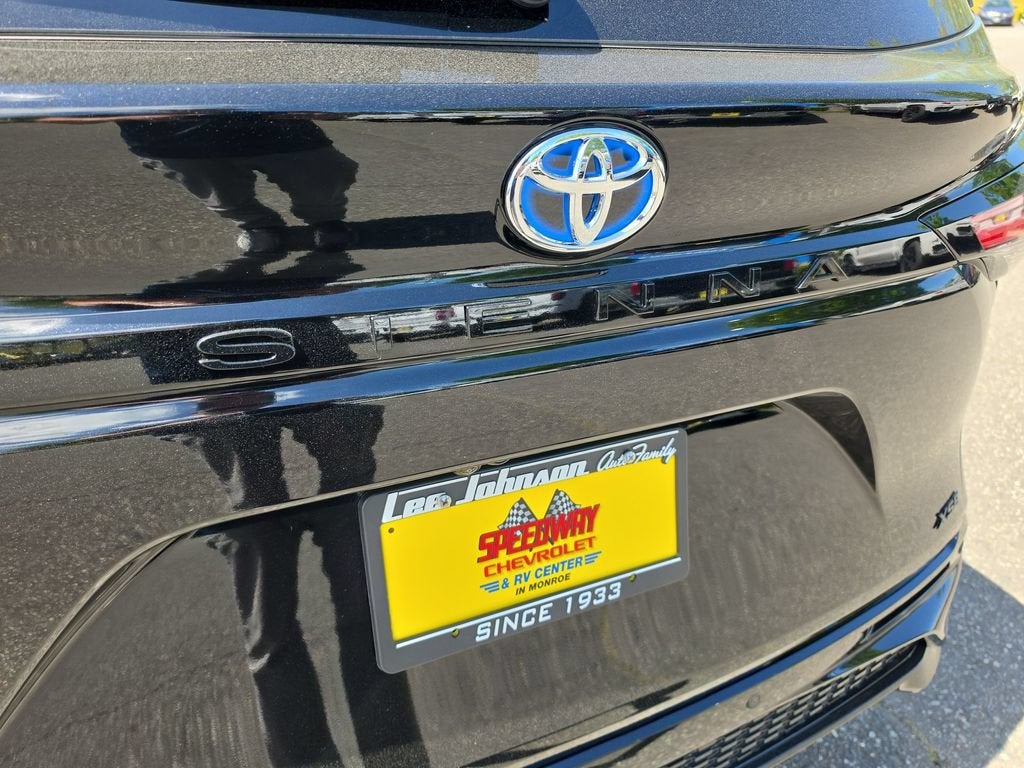 2025 Toyota Sienna LE