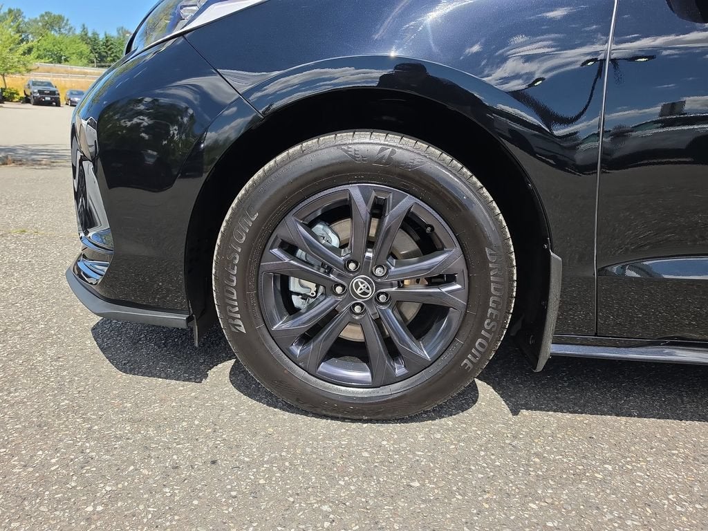 2025 Toyota Sienna LE
