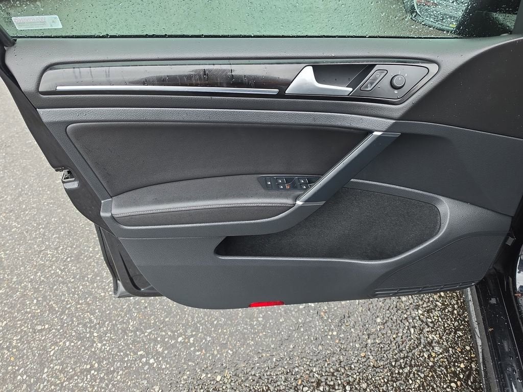 2019 Volkswagen Golf R 2.0T w/DCC & Navigation