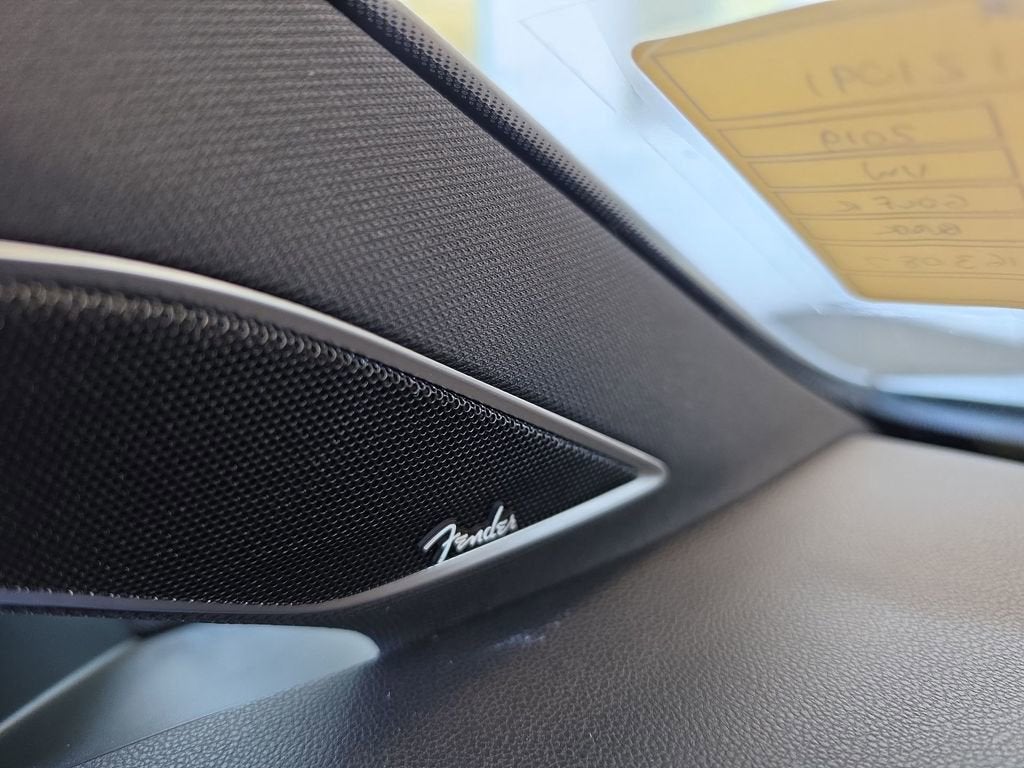 2019 Volkswagen Golf R 2.0T w/DCC & Navigation