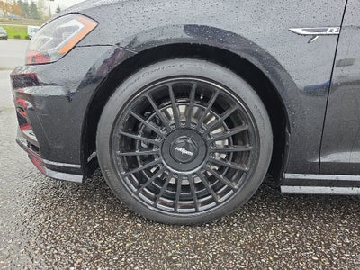 2019 Volkswagen Golf R 2.0T w/DCC & Navigation