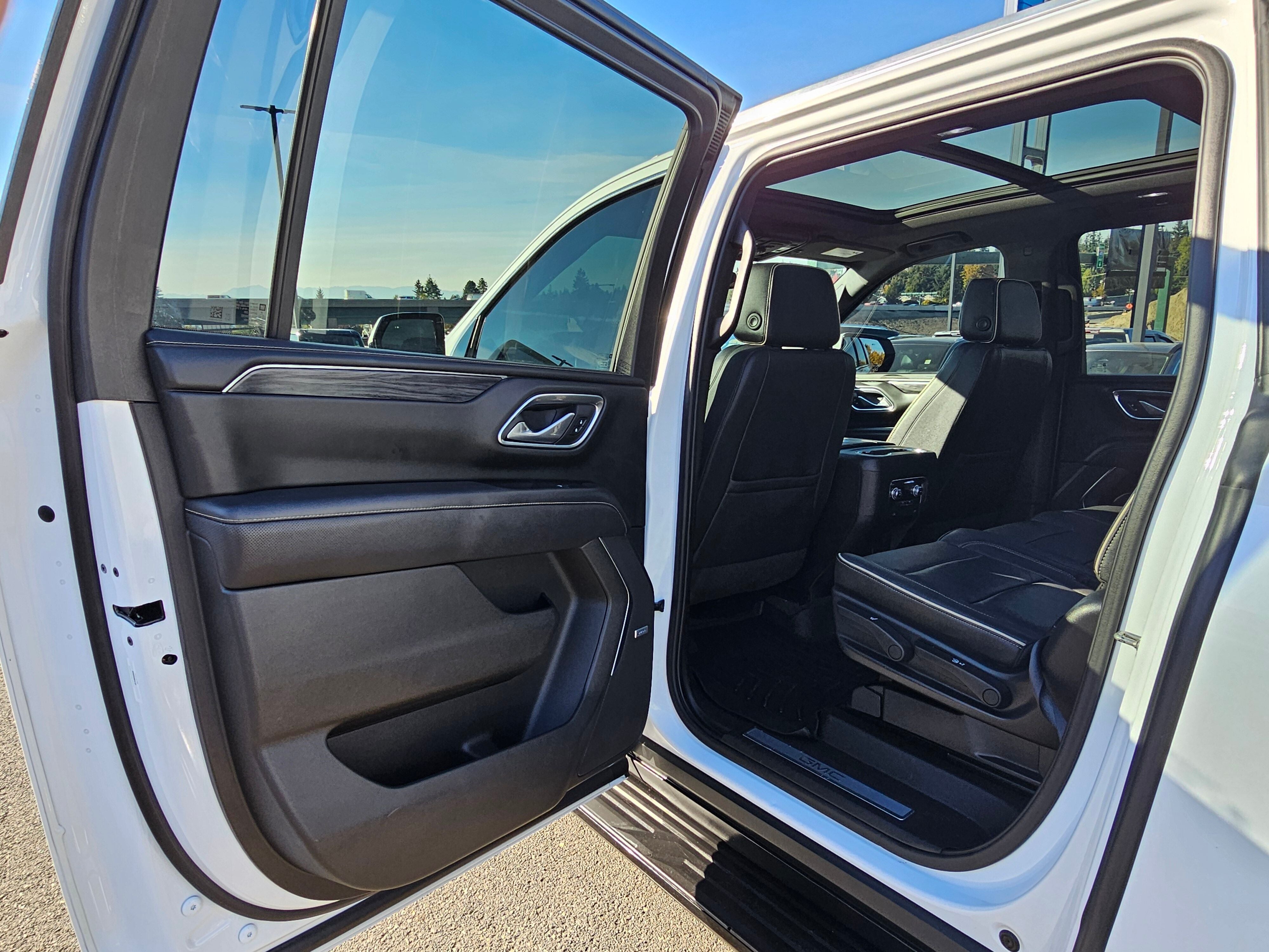 2022 GMC Yukon XL SLT