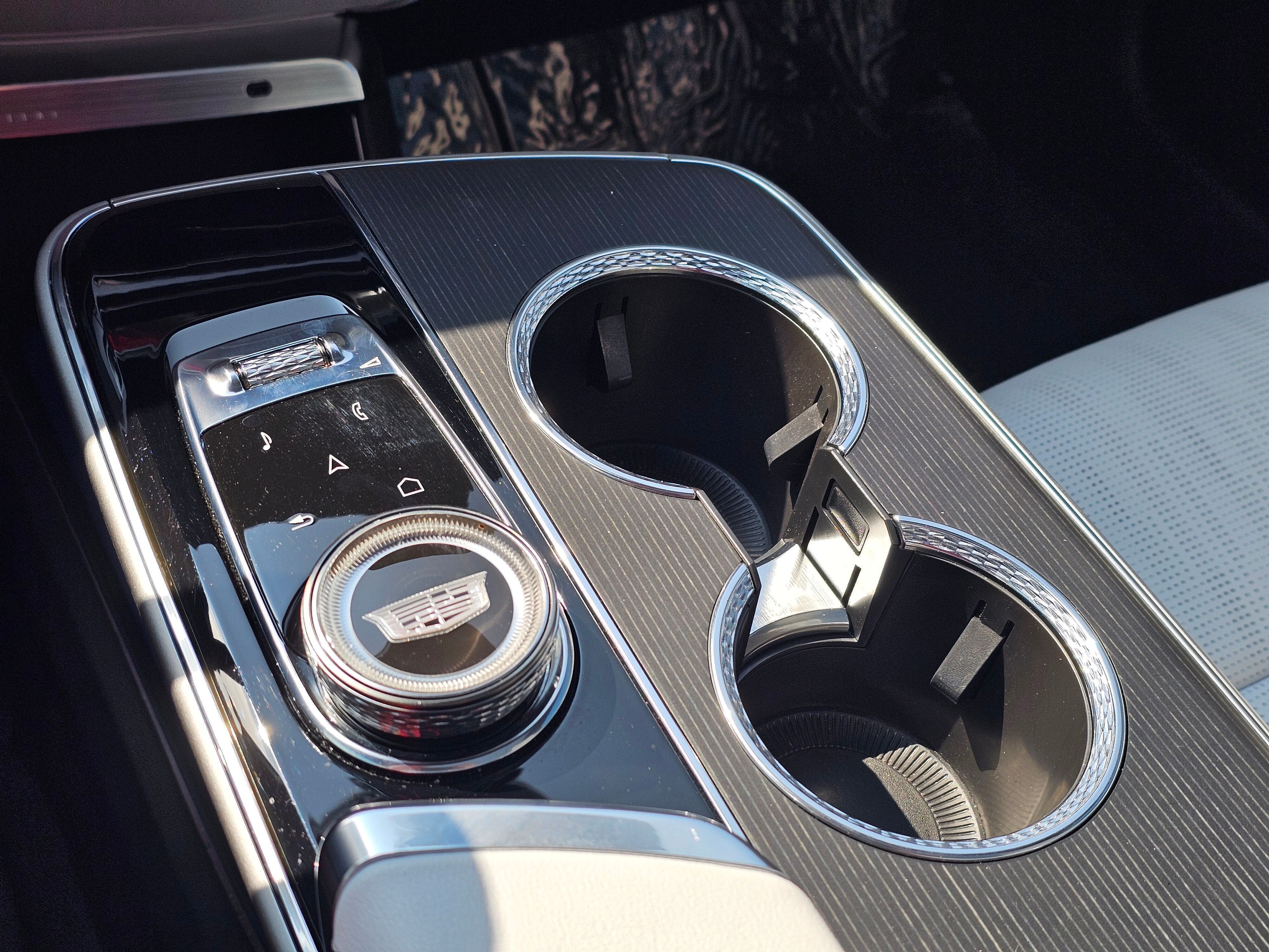 2024 Cadillac LYRIQ Luxury 1
