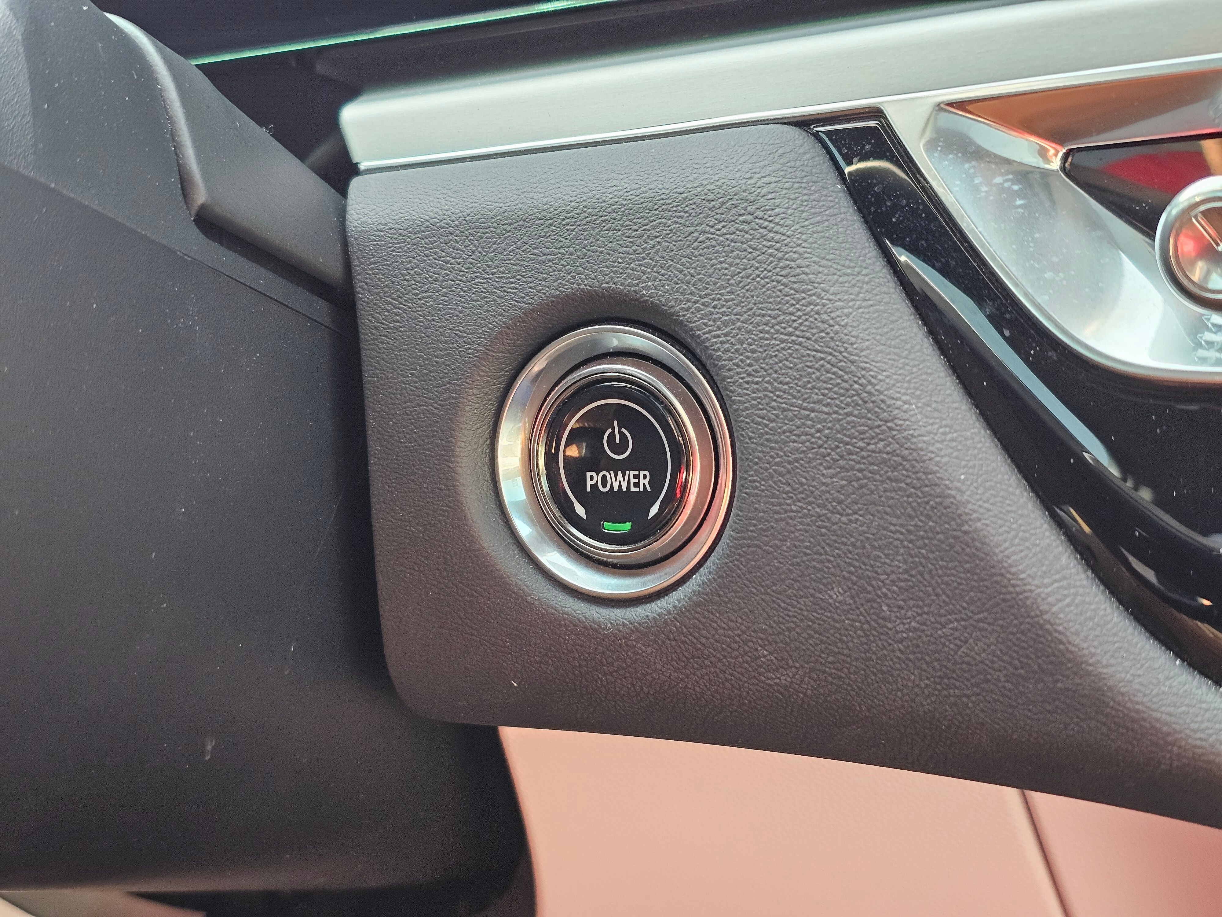 2024 Cadillac LYRIQ Luxury 1
