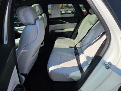 2024 Cadillac LYRIQ Luxury 1