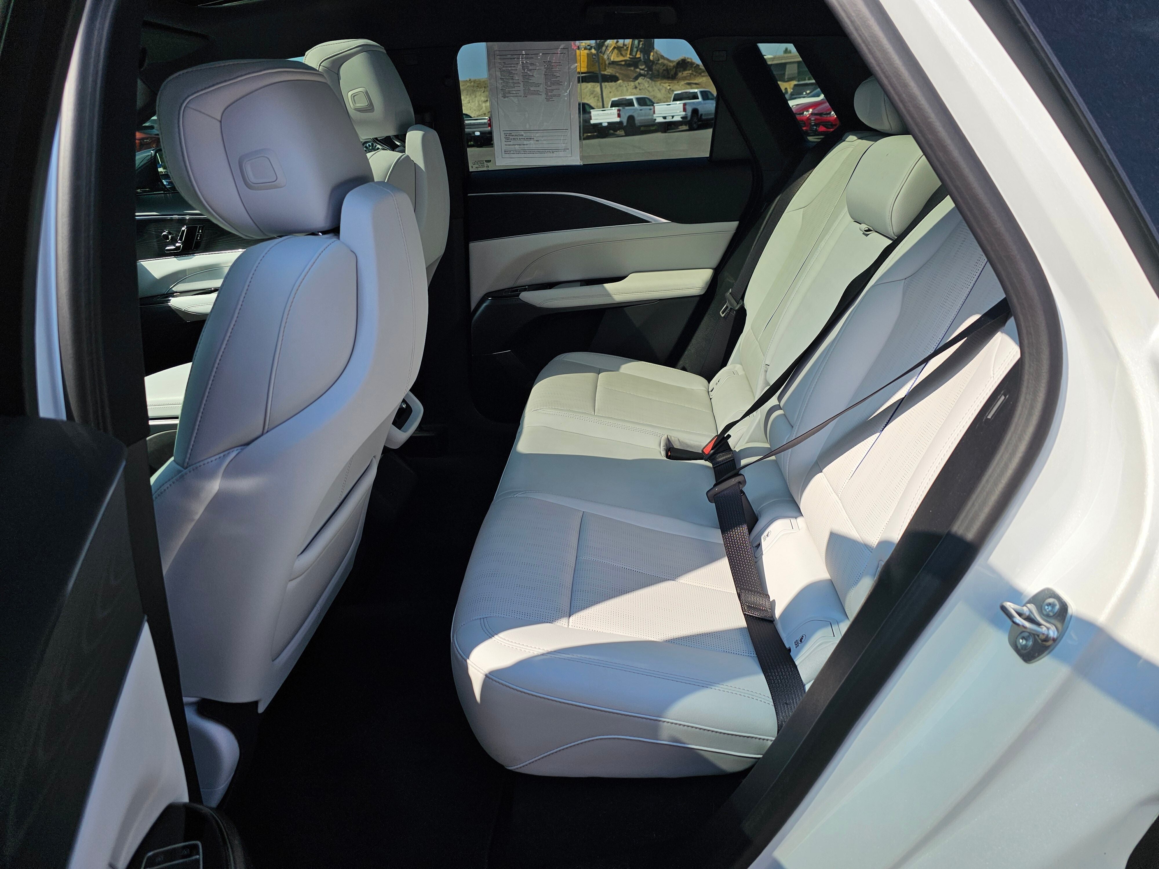 2024 Cadillac LYRIQ Luxury 1