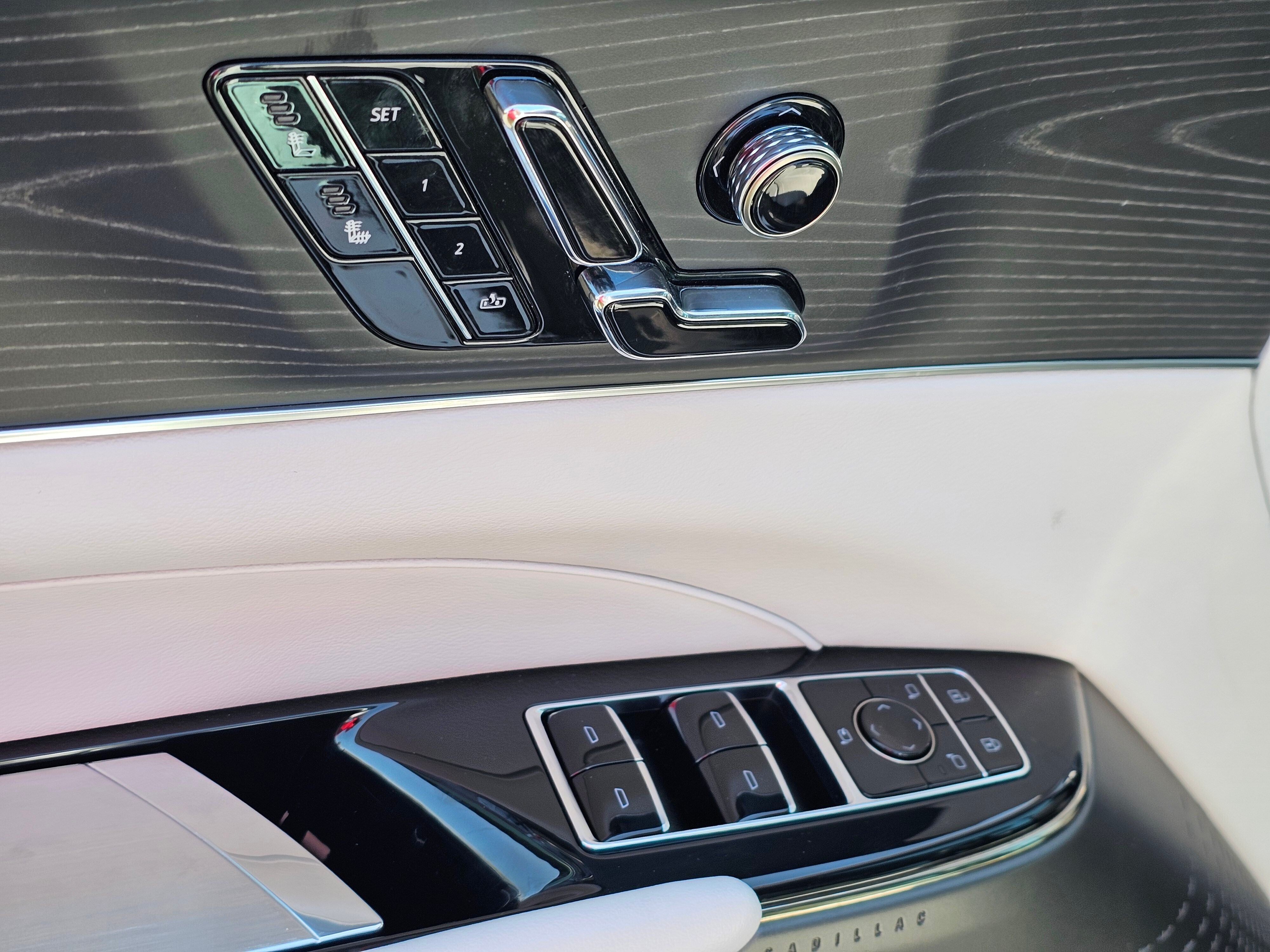 2024 Cadillac LYRIQ Luxury 1