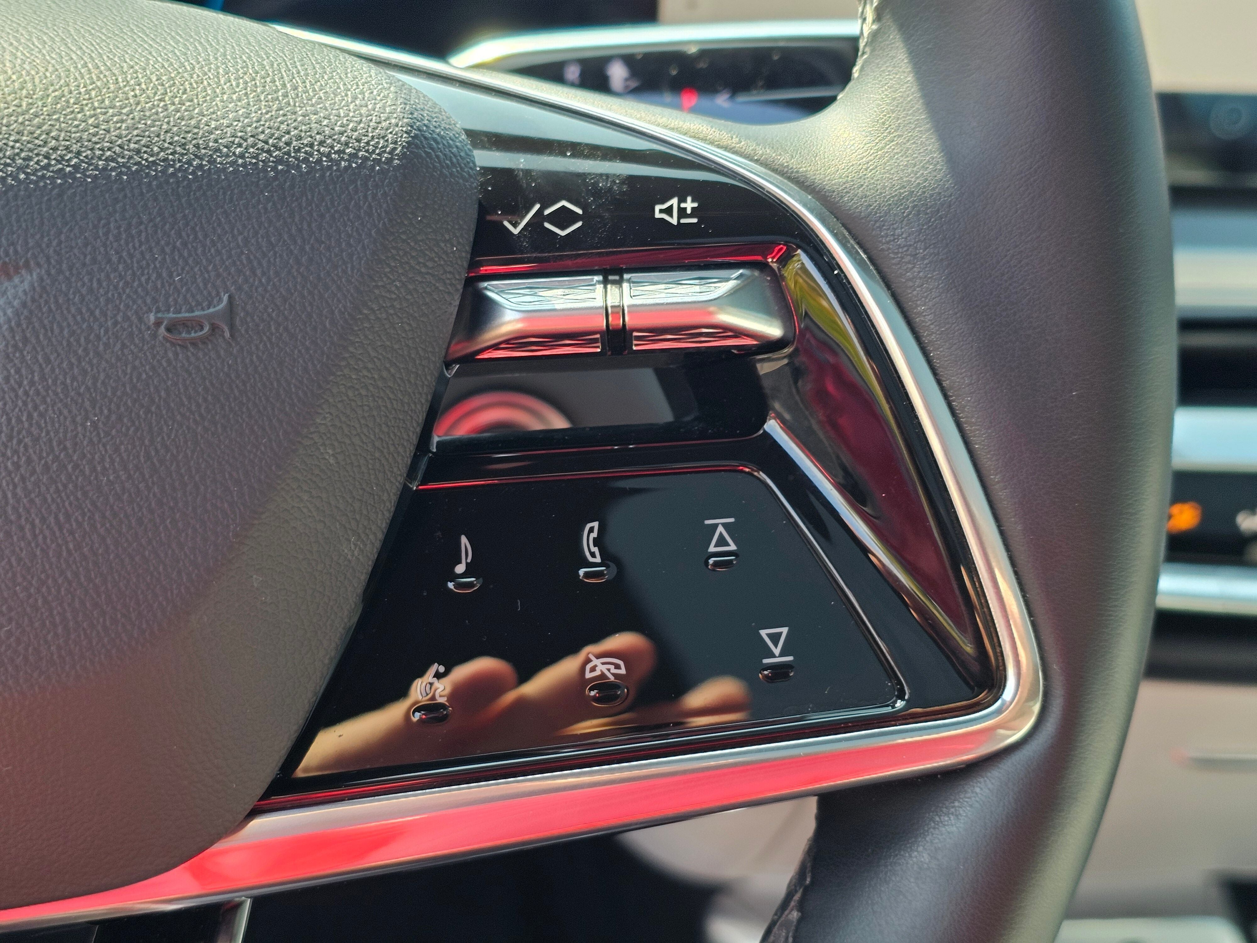 2024 Cadillac LYRIQ Luxury 1