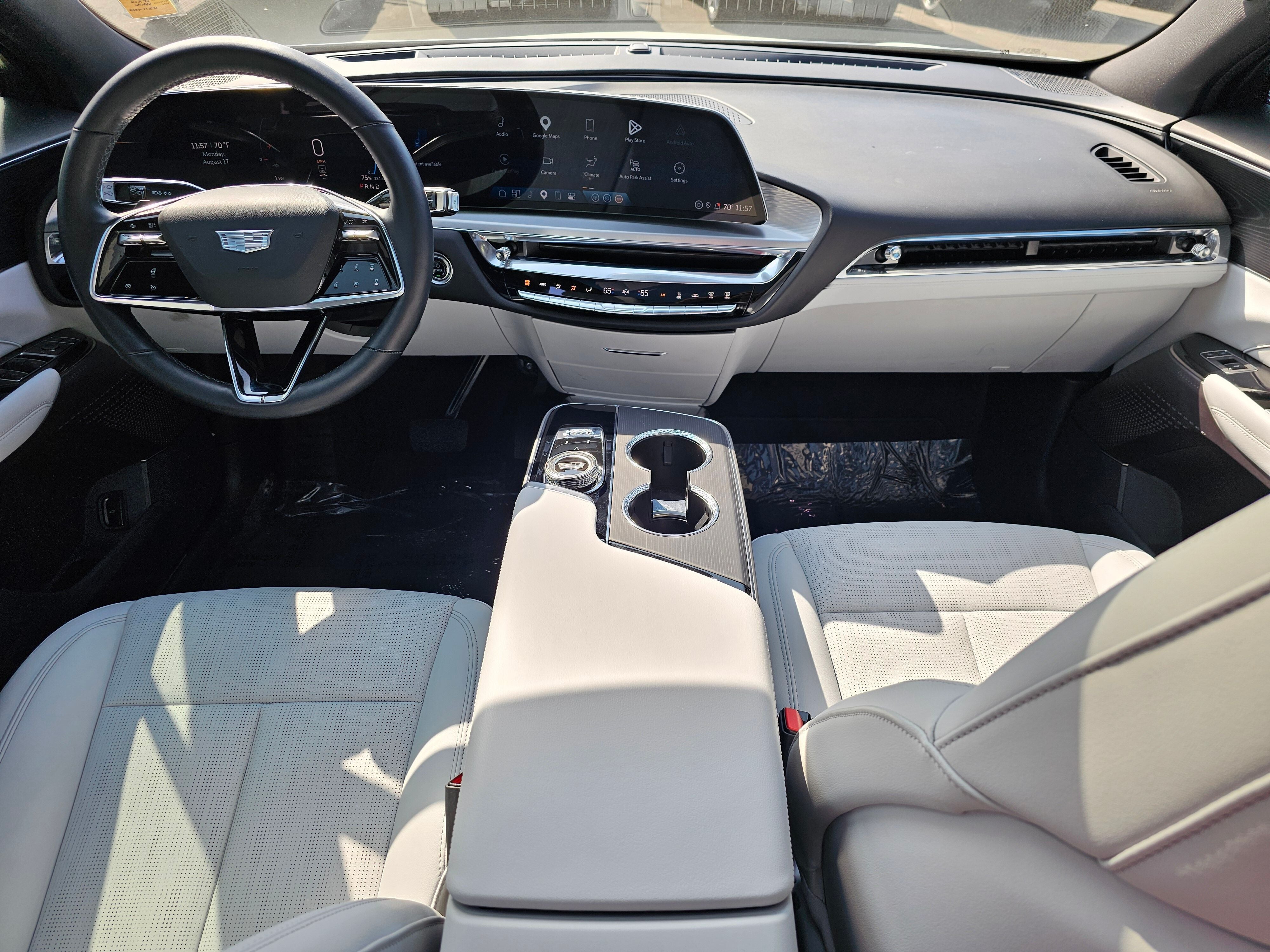 2024 Cadillac LYRIQ Luxury 1