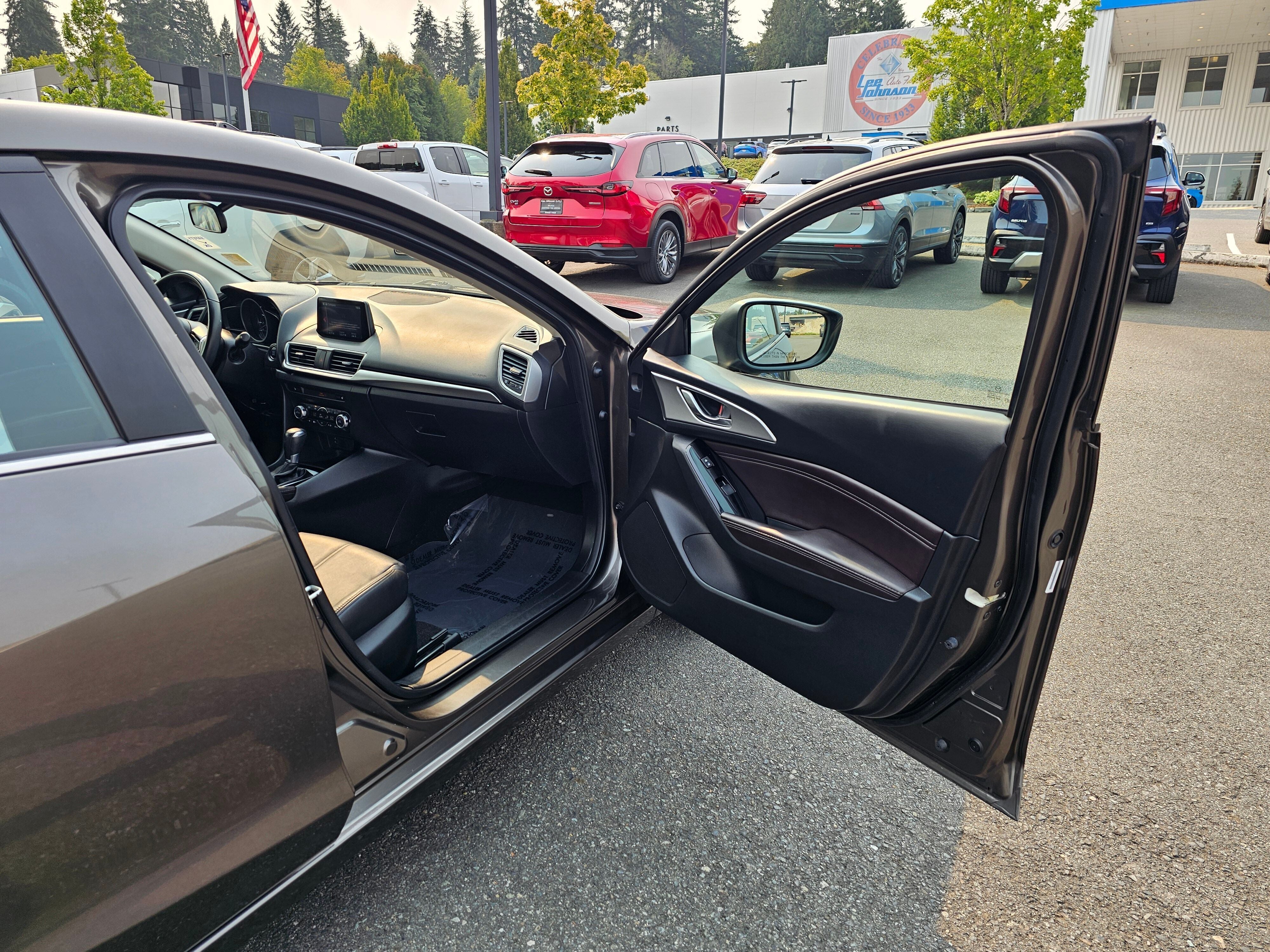 2017 Mazda Mazda3 4-Door Touring