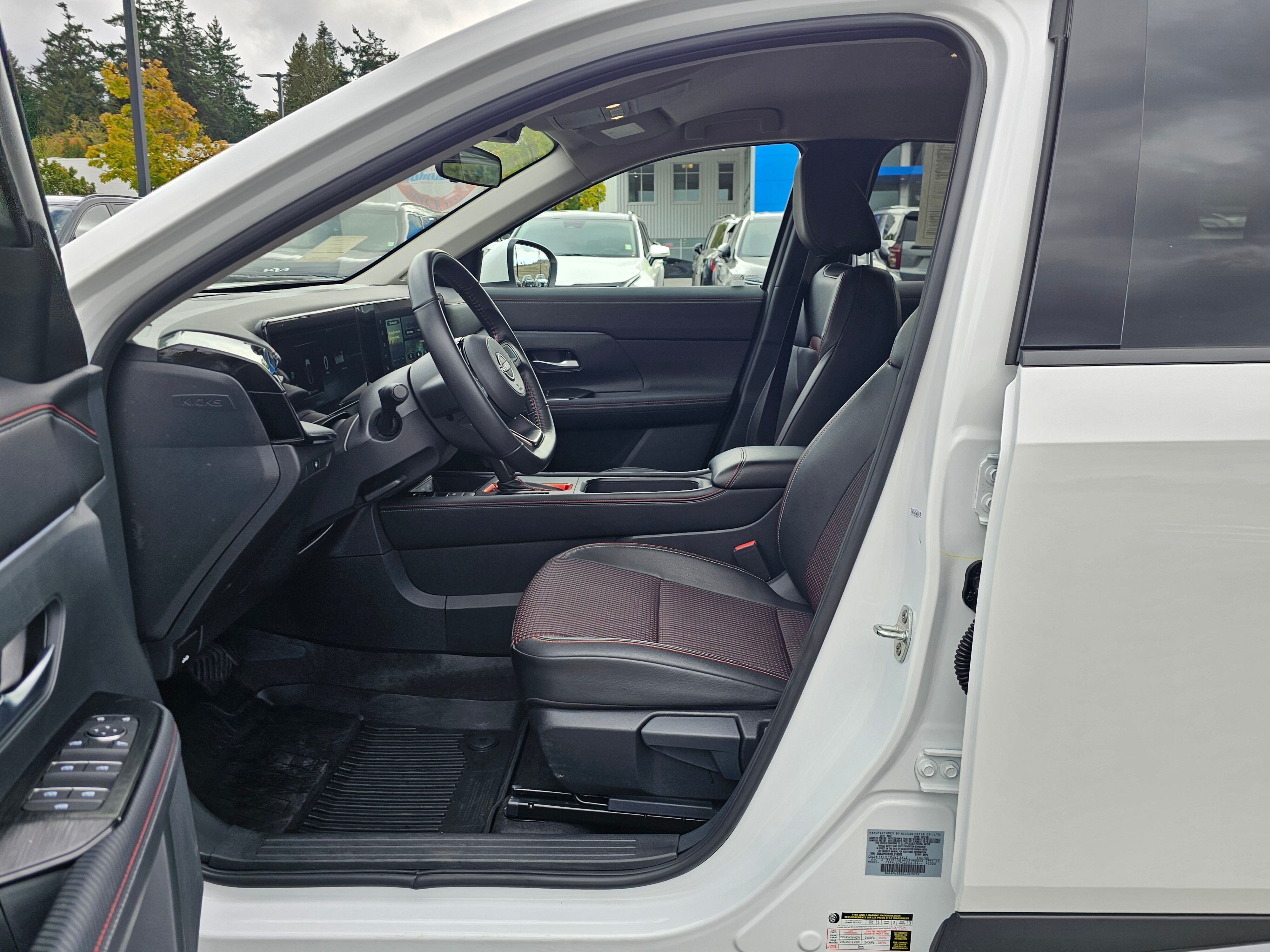 2025 Nissan Kicks SR Intelligent AWD