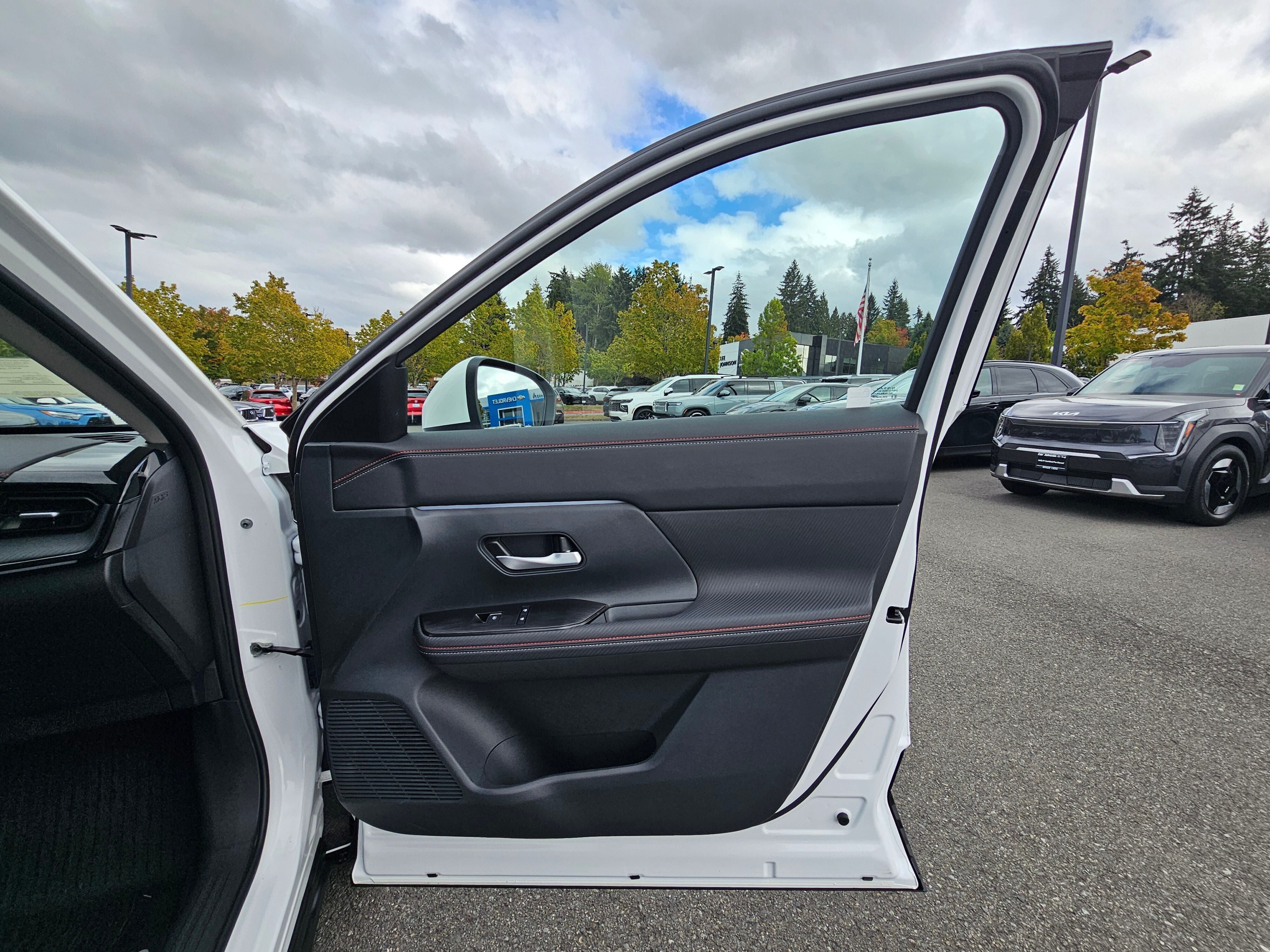 2025 Nissan Kicks SR Intelligent AWD