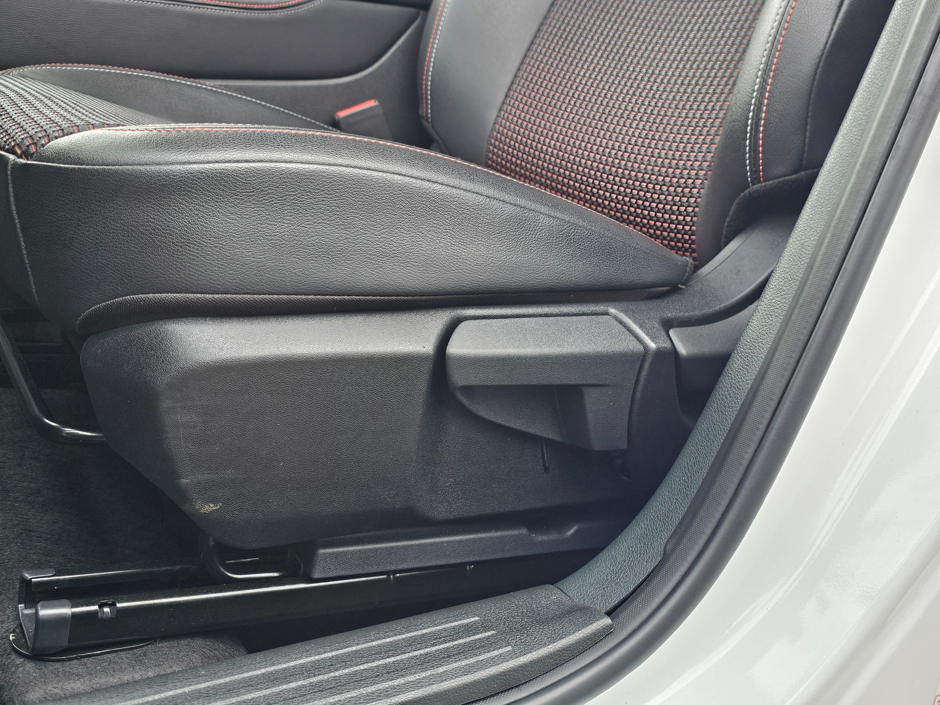 2025 Nissan Kicks SR Intelligent AWD