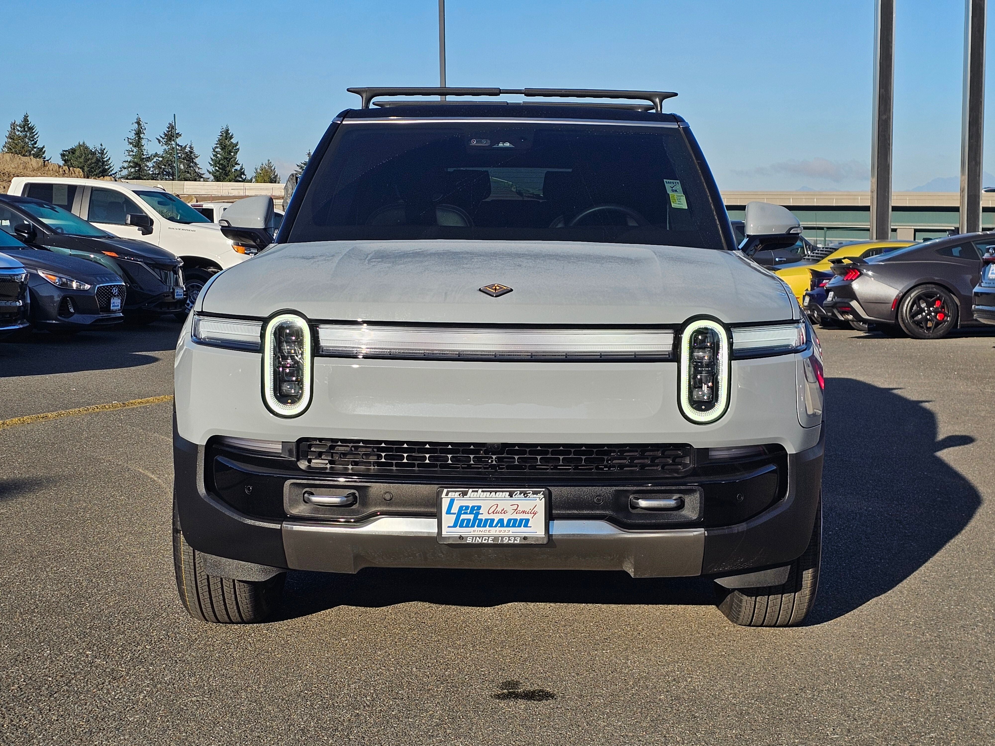 2025 RIVIAN R1S Adventure