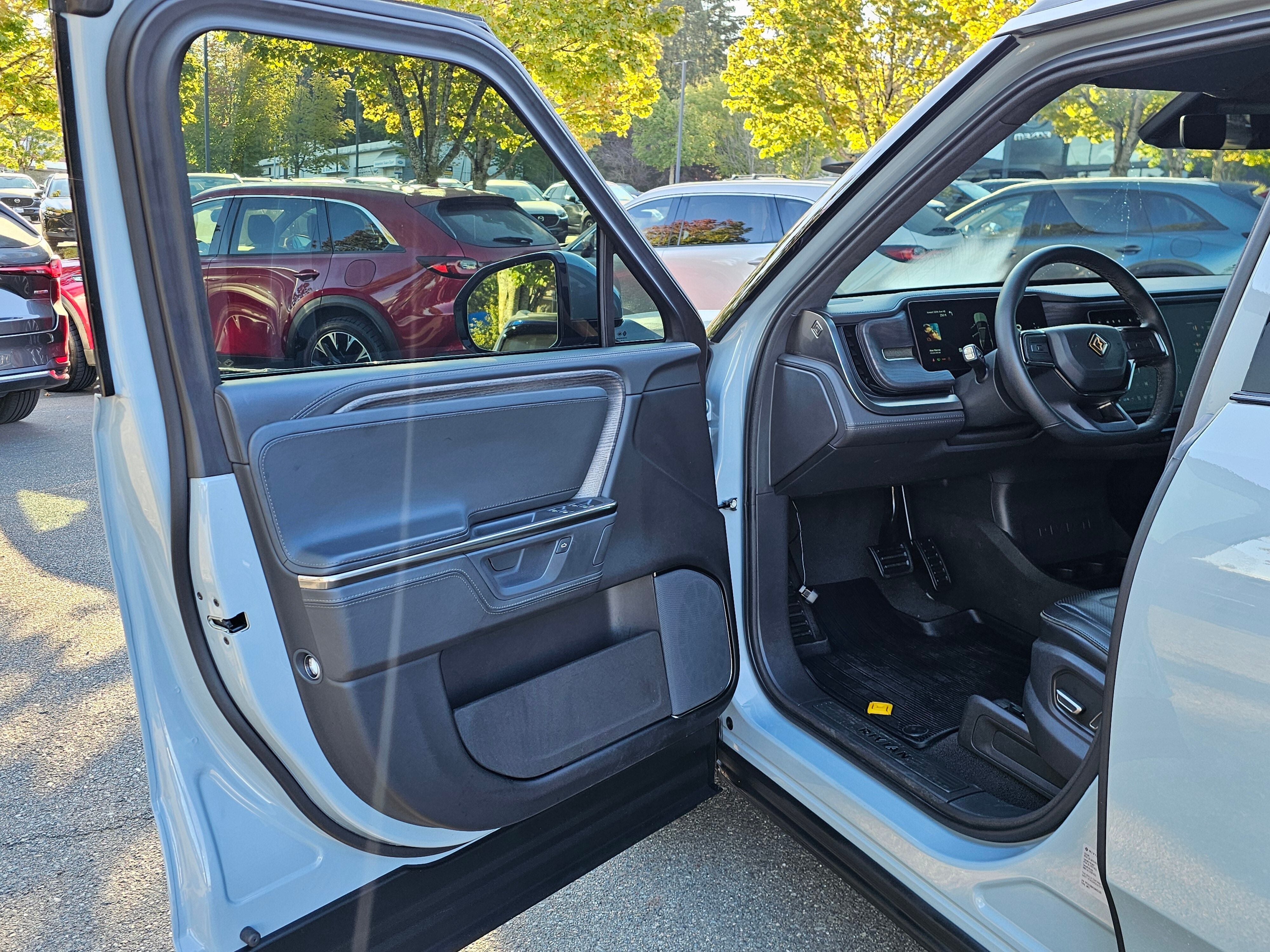 2025 RIVIAN R1S Adventure